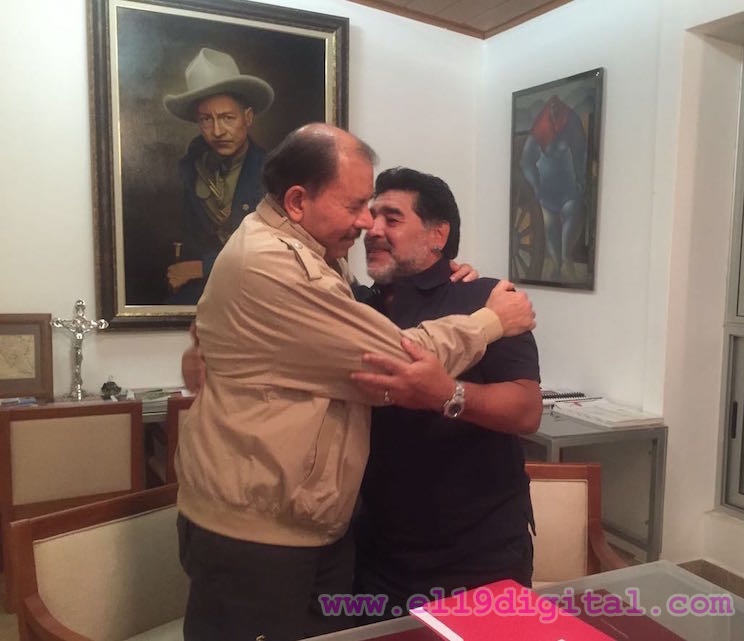 Presidente Daniel Ortega impone Orden Augusto C. Sandino a Diego Armando Maradona